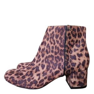 Sam & Libby leopard print ankle boots, 8.5